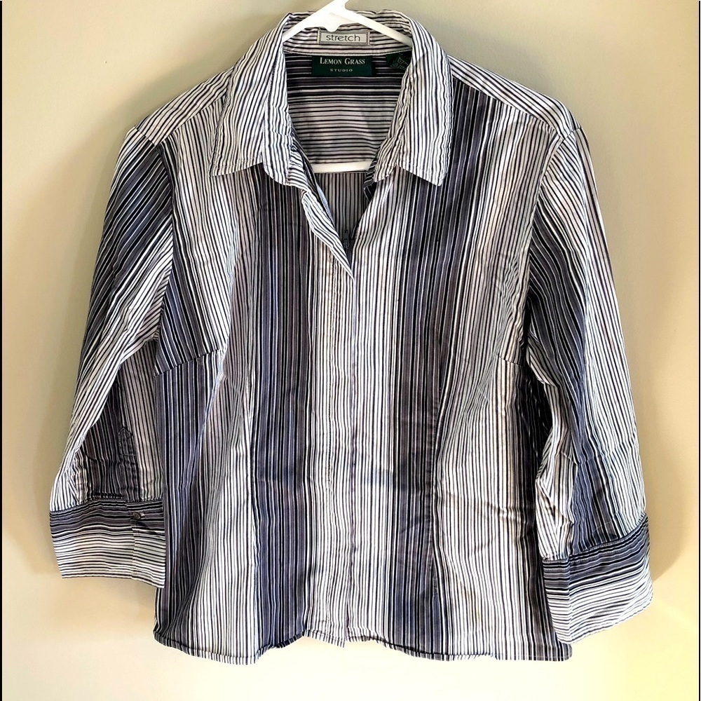 Lemon Grass studio stretch zip up long sleeve collared shirt. Size large